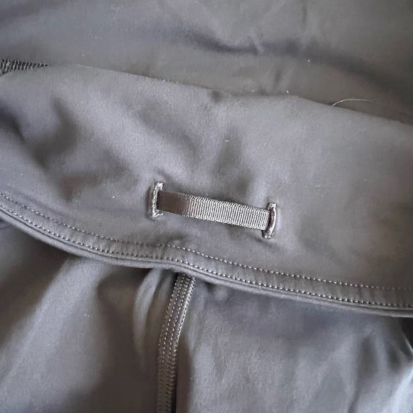 lululemon fast and free charcoal gray 6” size 10 - Picture 5 of 6